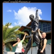 Socha Freddiho Mercuryho na n�b�e�� m�ste�ka Montreaux, kde �il do sv� smrti v roce 1991
